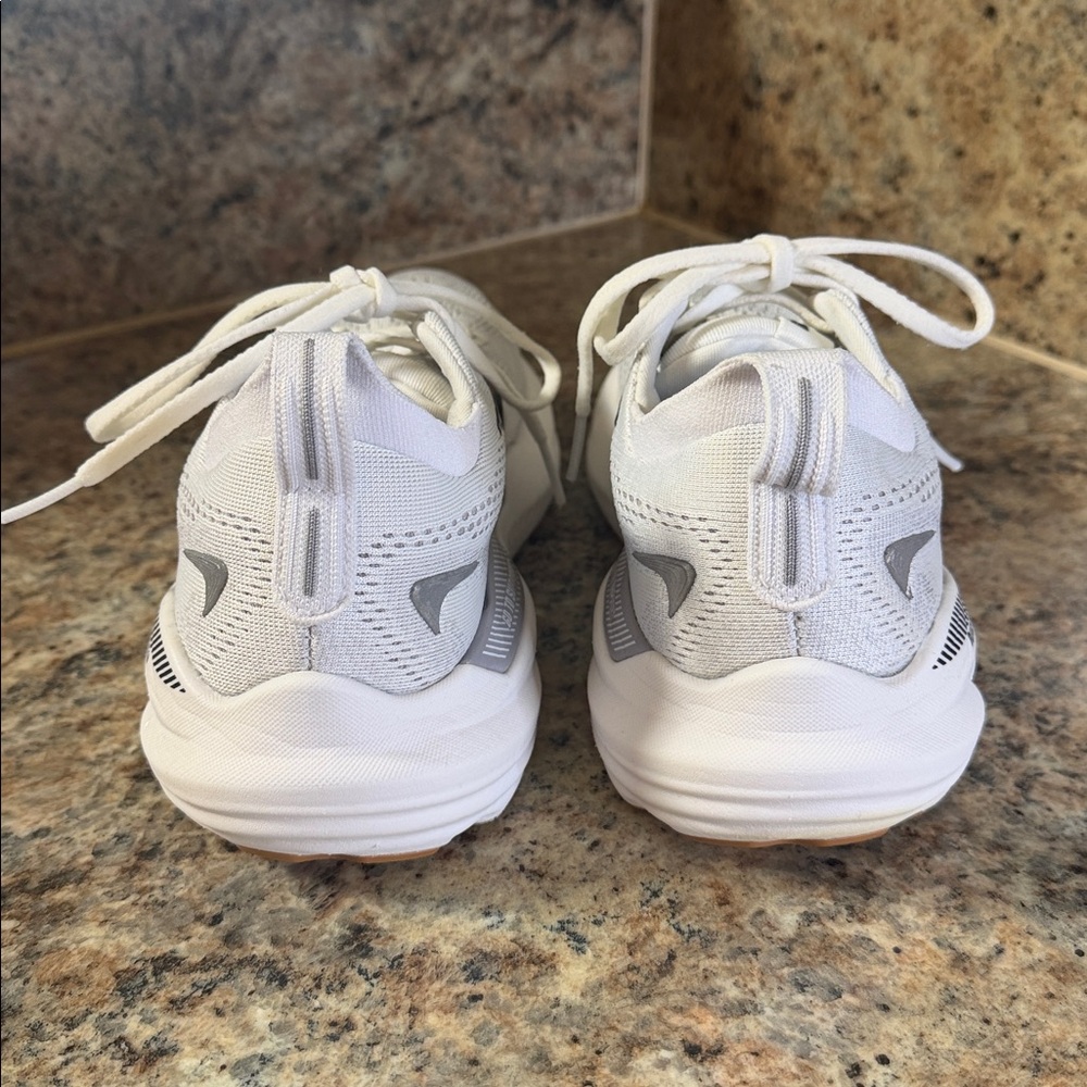 Brooks Women's White and Gray Glycerin Running Sneakers - Picture 9 of 11